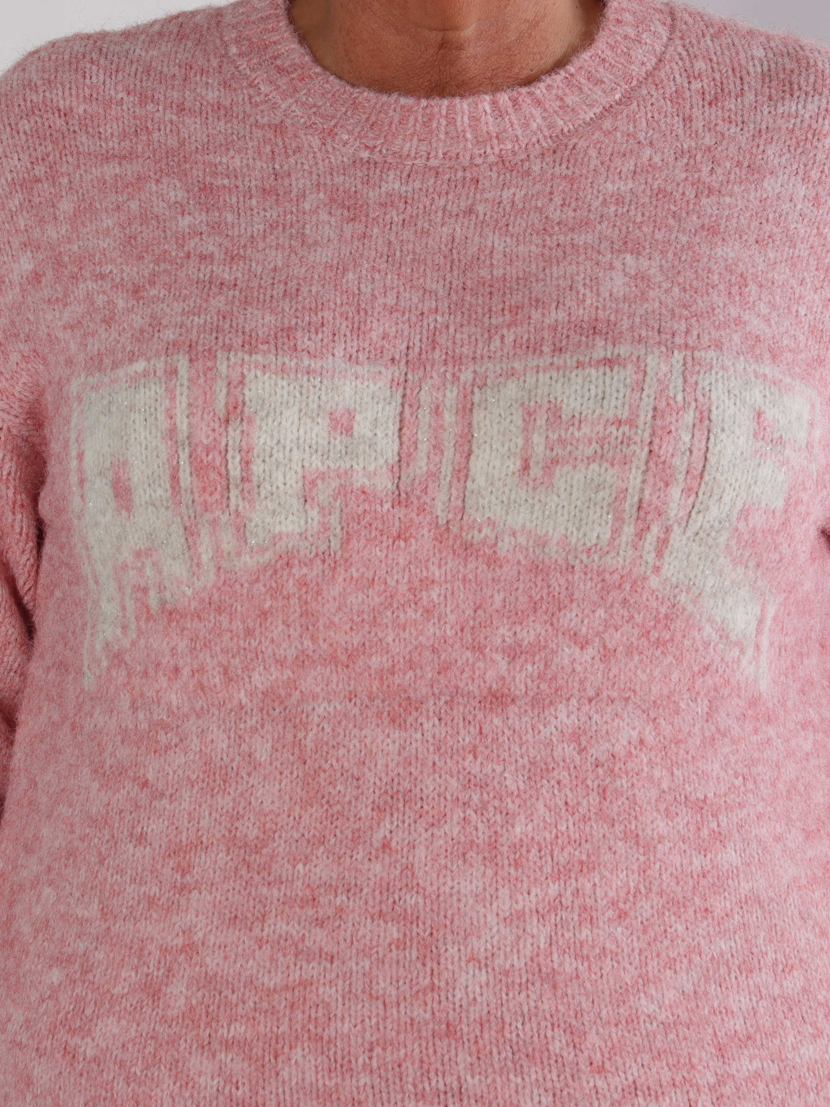 Adira - Blød plus size strik med grafisk logo